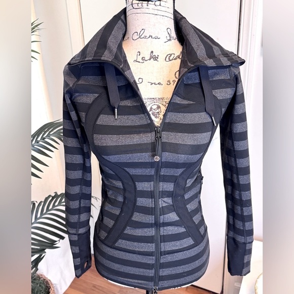 Stride LULULEMON Jacket - Picture 3 of 13